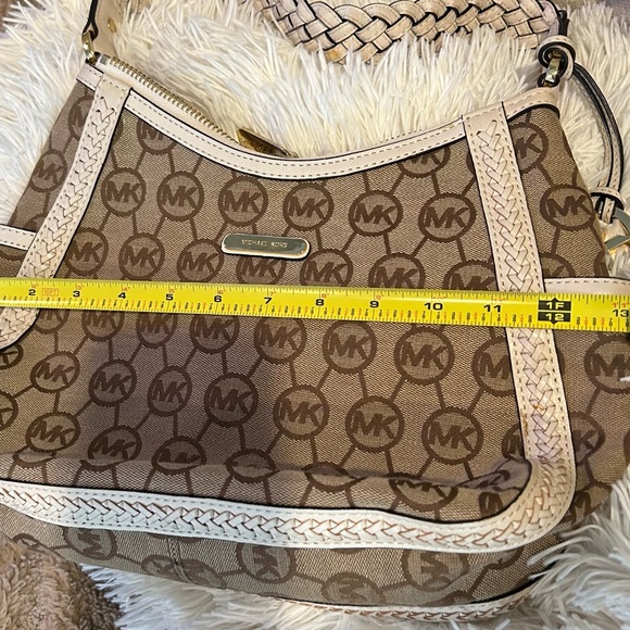 Michael Kors Pocket Book - Picture 16 of 16